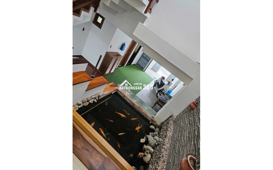 Bán nhà 3 tầng Phó Đức Chính, Vĩnh Hòa – gần biển 300m, có hồ cá Koi, giá 10 tỷ